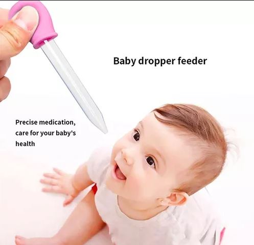 kit de cuidado para uñas de bebés Tendeli Ecuador pipeta dosificadora rosa mostrando uso con bebé sonriente