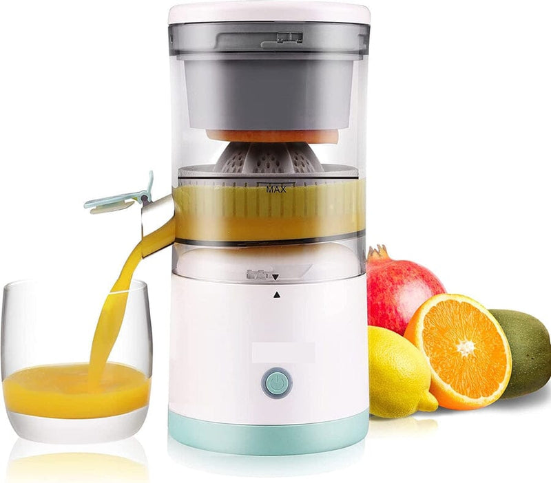 exprimidor eléctrico de frutas portátil Tendeli Ecuador en blanco y turquesa con vaso sirviendo jugo y frutas cítricas