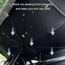 Parasol plegable para parabrisas negro tipo paraguas desplegado dentro del coche mostrando varillas y cobertura total