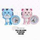 Reloj alarma para niños en forma de tigre con caritas azules y rosas, ideal para decoración y uso práctico