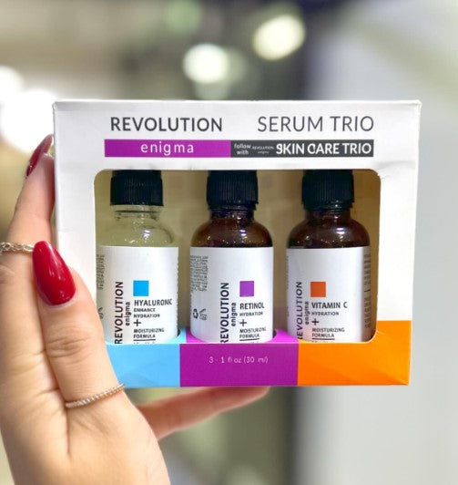Trío de sueros faciales Revolution con sueros de ácido hialurónico, retinol y vitamina C para el cuidado de la piel